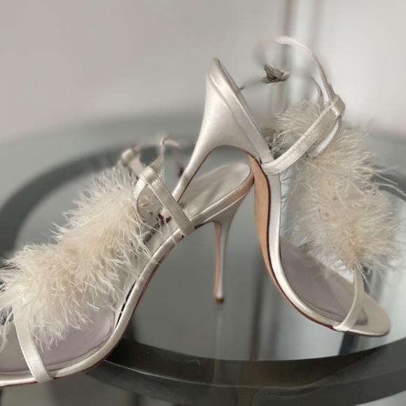 Manolo Blahnik Sexy (Like Sex in the City) Feather White Satin Strappy Sandals - Picture 2 of 10